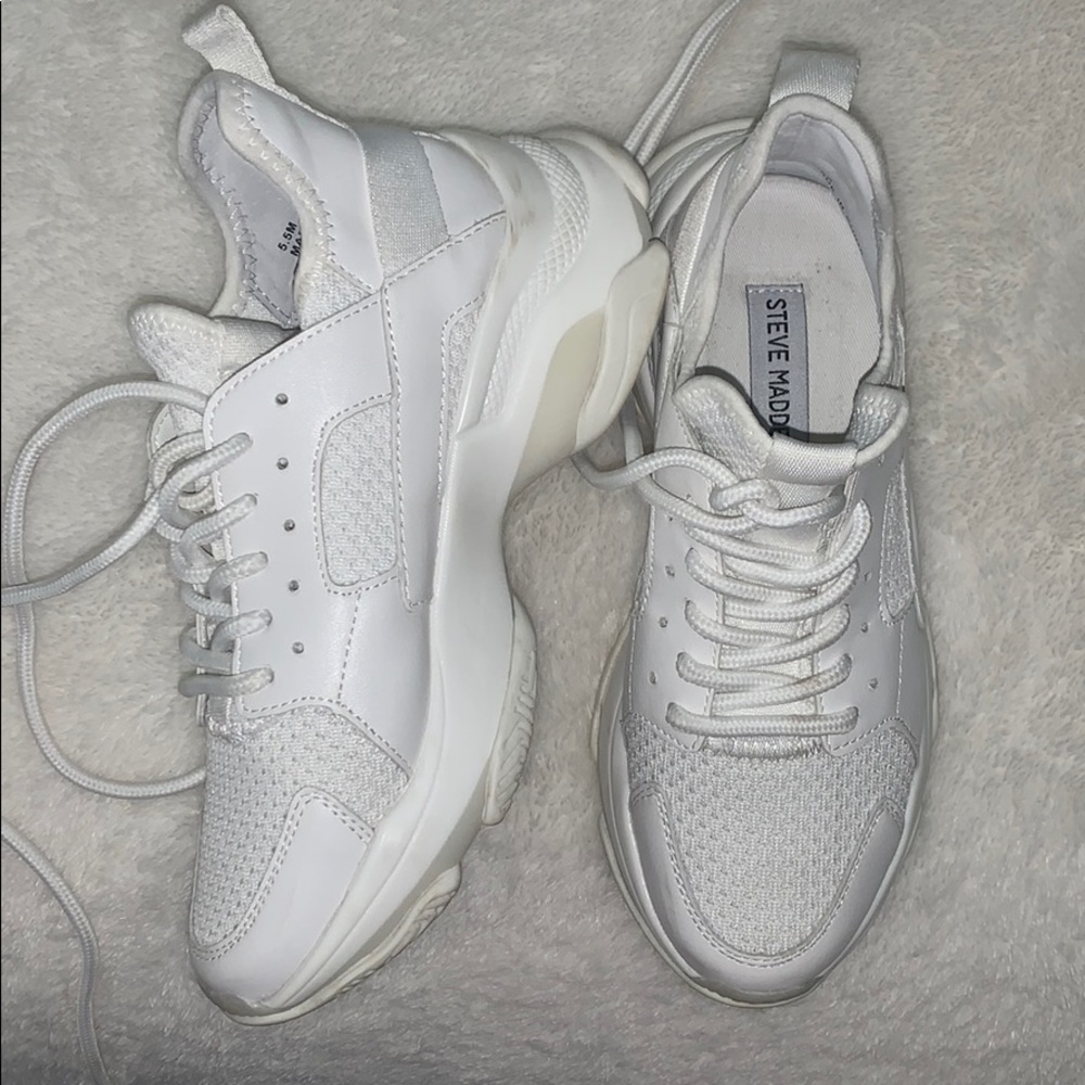 White Steve Madden Arelle sneakers